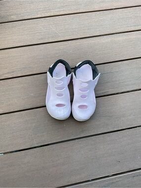 Nike Kids Light Pink Water-Friendly Sandals with Black Trim size 3y